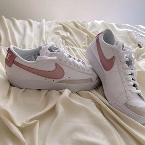 Nike Blazer Low ‘77 white/pink glaze- worn once